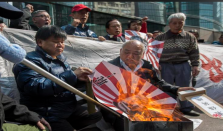 日本东京举行反靖国神社游行 日本民众担心日本走向军国主义